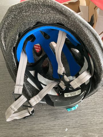 Brugt Specialized Casque enfant specialized 44-52cm bike — billede 5 af 6