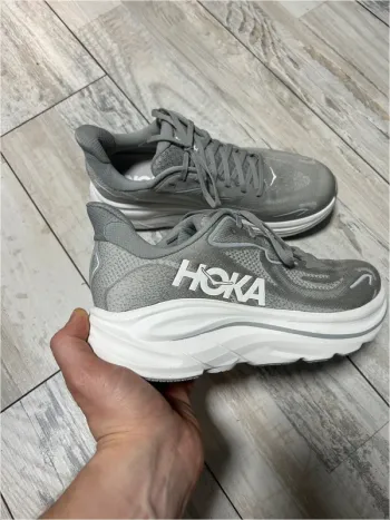 Hoka Clifton 8 bike d'occasion — image 2 sur 10
