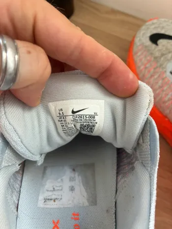 Nike Running Shoes bike usato — immagine 4 di 4