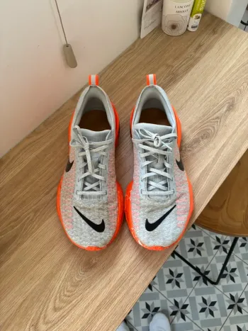 Nike Running Shoes bike usato — immagine 2 di 4
