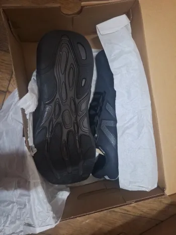 Used New Balance Gore-Tex bike — image 3 of 4