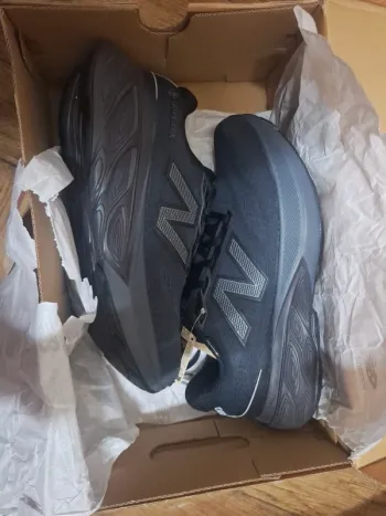 Used New Balance Gore-Tex bike — image 4 of 4