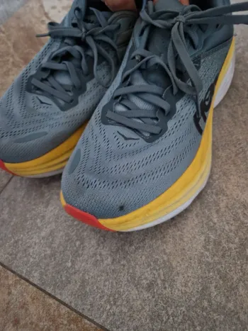 Hoka Bondi 8 bike d'occasion — image 2 sur 3