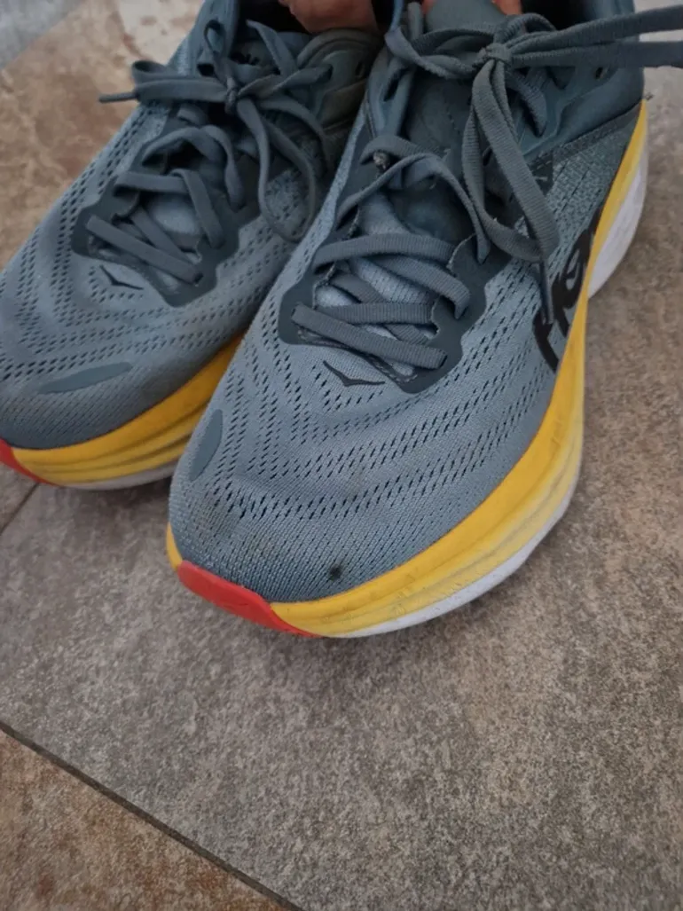 Hoka Bondi 8 bike d'occasion — image 2 sur 3
