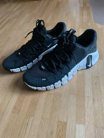 Used Nike Metcon / Free bike