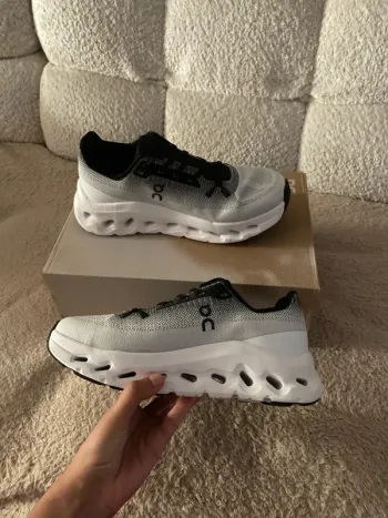 On Running On Shoes bike usato — immagine 3 di 6