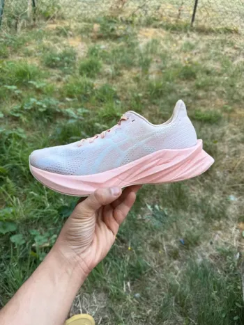 Używany Asics Novablast 5 bike — zdjęcie 5 z 11