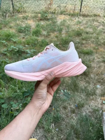 Używany Asics Novablast 5 bike — zdjęcie 3 z 11