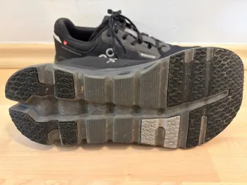 On Running Cloudrunner Waterproof bike usato — immagine 3 di 5