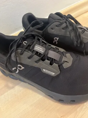 On Running Cloudrunner Waterproof bike usato — immagine 5 di 5