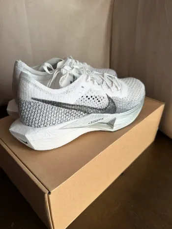 Nike Vaporfly 3 bike usato — immagine 7 di 10