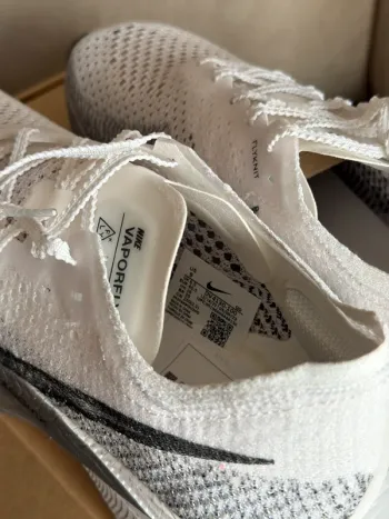 Nike Vaporfly 3 bike usato — immagine 4 di 10