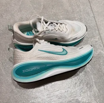 Tweedehands Nike Vomero bike — afbeelding 2 van 5