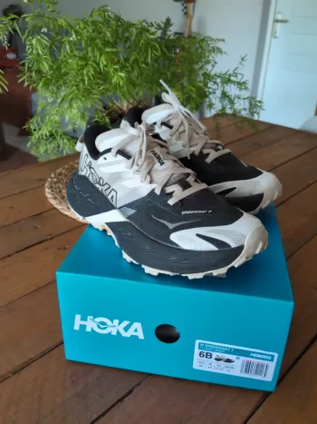 Tweedehands Hoka Speedgoat 7 bike — afbeelding 2 van 8