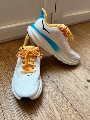 Hoka Clifton bike d'occasion — image 3 sur 4