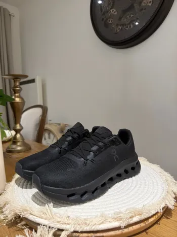 On Running Shoes Size 43 bike d'occasion — image 2 sur 3