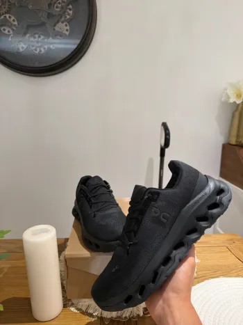 Gebrauchtes On Running Shoes Size 43 bike