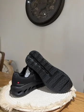 On Running Shoes Size 43 bike d'occasion — image 3 sur 3