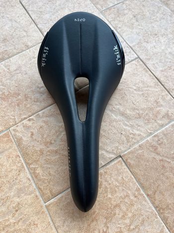 Tweedehands Fizik Aliante R3 Open Saddle 2019 bike