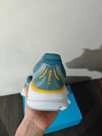 Hoka Running Shoes bike d'occasion — image 5 sur 10