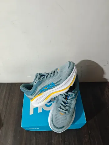 Hoka Running Shoes bike d'occasion — image 2 sur 10