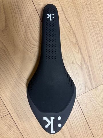 Used Fizik Arione K5 Wingflex Kium Saddle Saddles & Seatposts