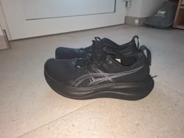 Asics Gel Nimbus 28 Running Shoes usato