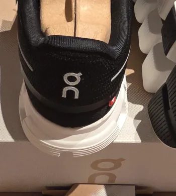 Used On Running On sneakers size 42.5 bike — image 10 of 12