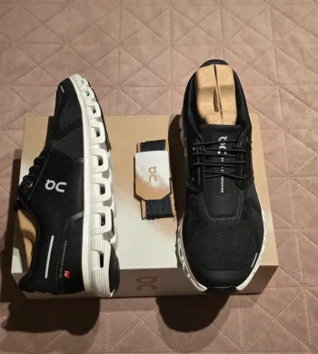 Used On Running On sneakers size 42.5 bike — image 2 of 12