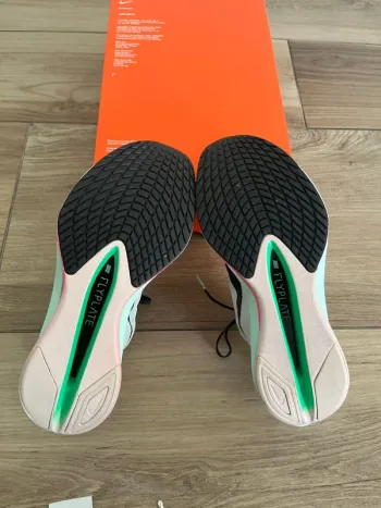 Used Nike ZoomX Vaporfly Next% 4 bike — image 9 of 10