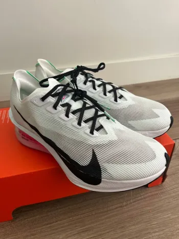 Used Nike ZoomX Vaporfly Next% 4 bike — image 6 of 10