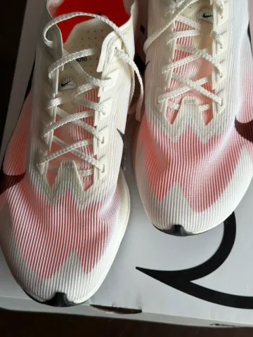 Nike Vaporfly 4 Next% bike usato — immagine 5 di 10