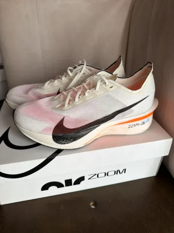 Nike Vaporfly 4 Next% bike usato — immagine 2 di 10
