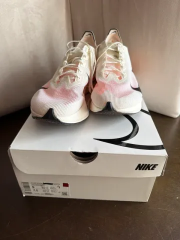 Nike Vaporfly 4 Next% bike usato — immagine 9 di 10