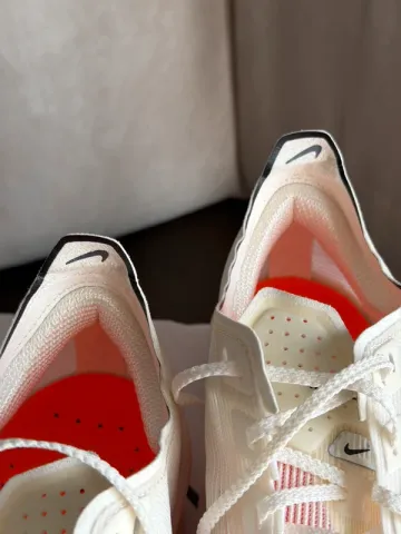 Nike Vaporfly 4 Next% bike usato — immagine 6 di 10