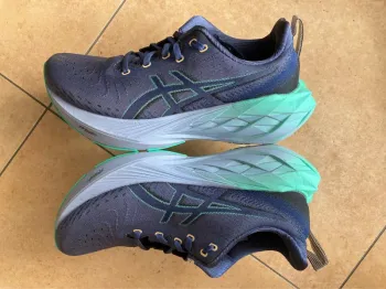 Używany Asics Novablast 4 bike — zdjęcie 3 z 8