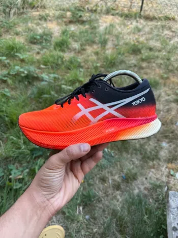 Używany Asics MetaSpeed Sky bike