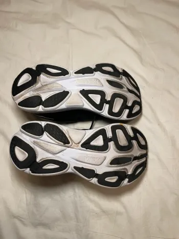 Hoka Bondi 8 bike d'occasion — image 3 sur 7