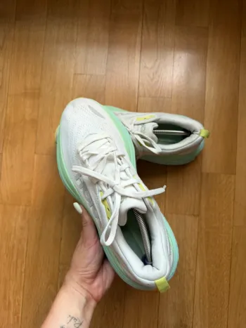 Hoka Bondi 8 bike d'occasion — image 2 sur 12