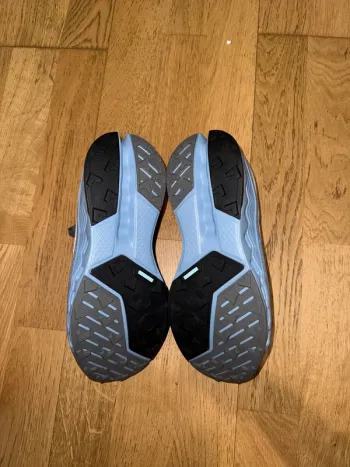 Tweedehands On Running CloudSurfer Trail bike — afbeelding 3 van 4