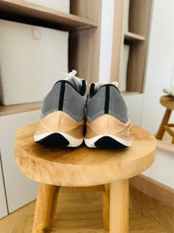 Brugt Nike Running Shoes Size 37.5 bike — billede 2 af 5