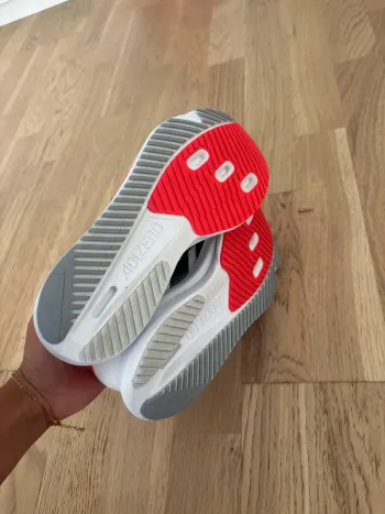 Używany Adidas Adizero SL 2 bike — zdjęcie 4 z 5