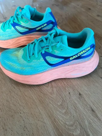 Tweedehands Salomon Running Shoes Size 37 1/3 bike — afbeelding 2 van 8