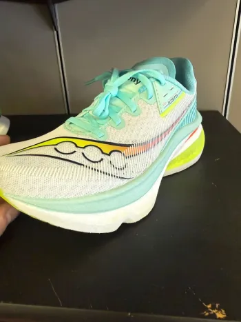 Tweedehands Saucony Endorphin Azura bike
