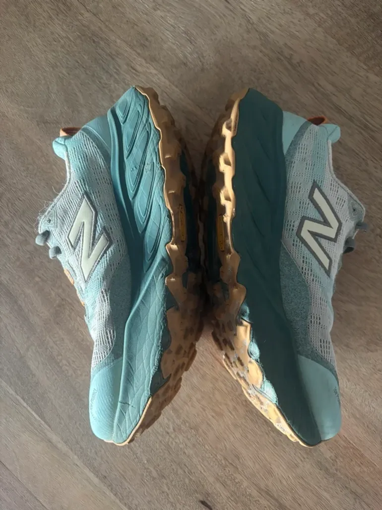 Used New Balance Hierro v9 bike — image 3 of 8