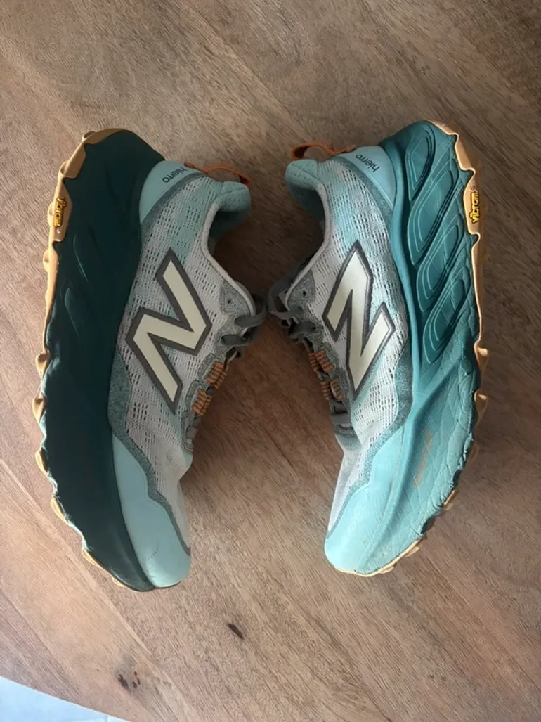 Used New Balance Hierro v9 bike — image 2 of 8