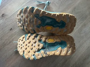 Used New Balance Hierro v9 bike — image 7 of 8