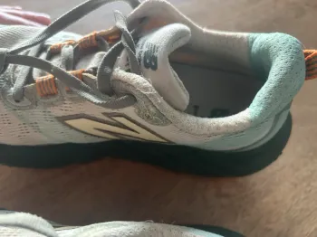 Used New Balance Hierro v9 bike — image 5 of 8