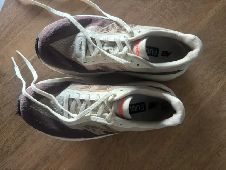 Used New Balance Rebel v5 bike — image 4 of 6
