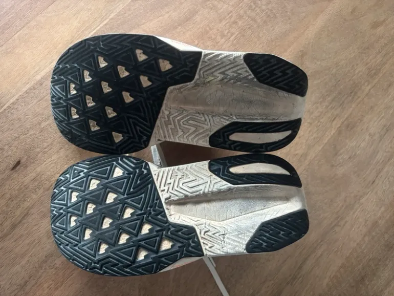 Used New Balance Rebel v5 bike — image 5 of 6